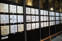 文化庁メディア芸術祭のイベントに出演した受賞者や関係者、ゲストが執筆したサイン色紙。