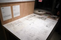 白井弓子「天顕祭」の展示。