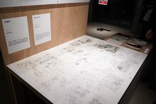 白井弓子「天顕祭」の展示。