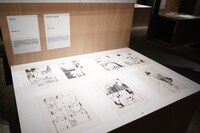 紗久楽さわ「百と卍」の展示。