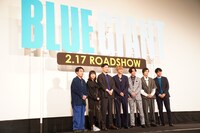 映画「BLUE GIANT」の完成披露舞台挨拶の様子。