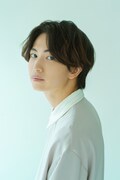 綱啓永扮する満井絢斗。(c)「バツイチがモテるなんて聞いてません」製作委員会・MBS