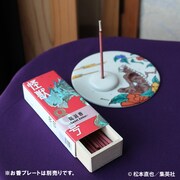 お香と九谷焼お香立てプレートの使用イメージ。