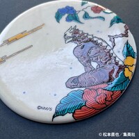 「怪獣8号」九谷焼お香立てプレートの1種。