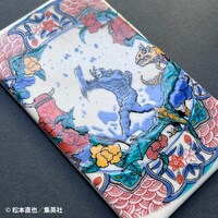 「怪獣8号」九谷焼お香立てプレートの1種。