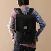 尾形百之助モデルのバックパックの使用イメージ。