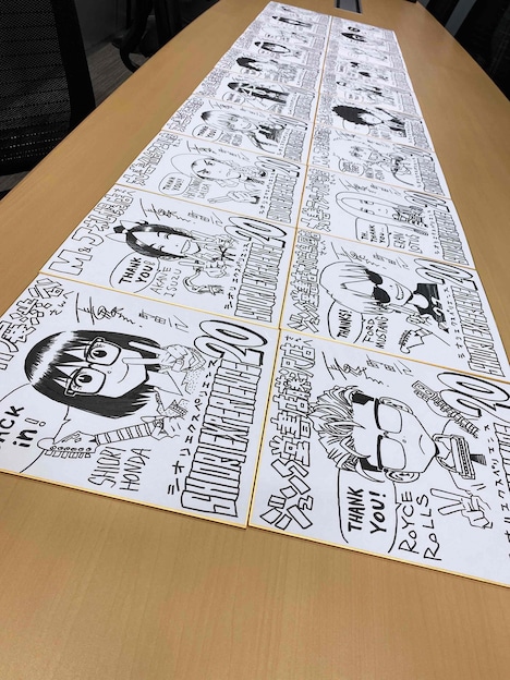 長田悠幸と町田一八の直筆色紙のイメージ。