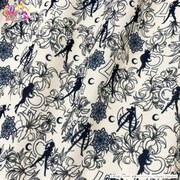 ワンピースの柄。