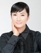 房江役の余貴美子。