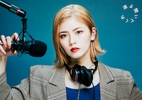 小芝風花扮する鼓田ミナレ。