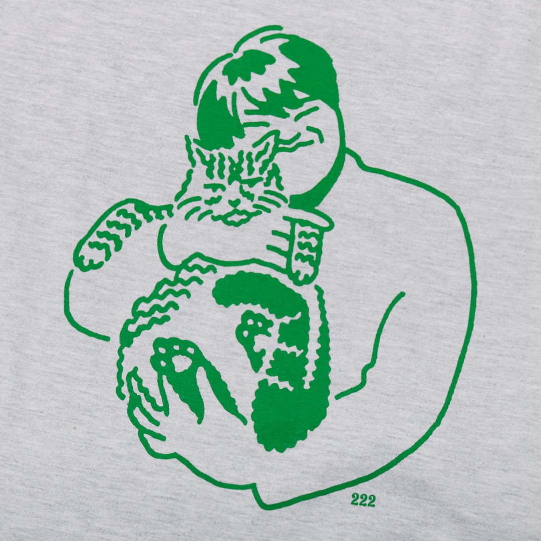 「スカート 222だから実家の猫が嫌そうな顔してる写真置いときますねTシャツ」アッシュグレー