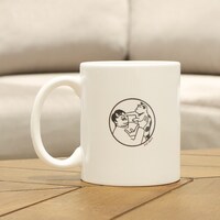 スカート「222だから実家の猫が嫌そうな顔してる写真置いときますね」マグカップ