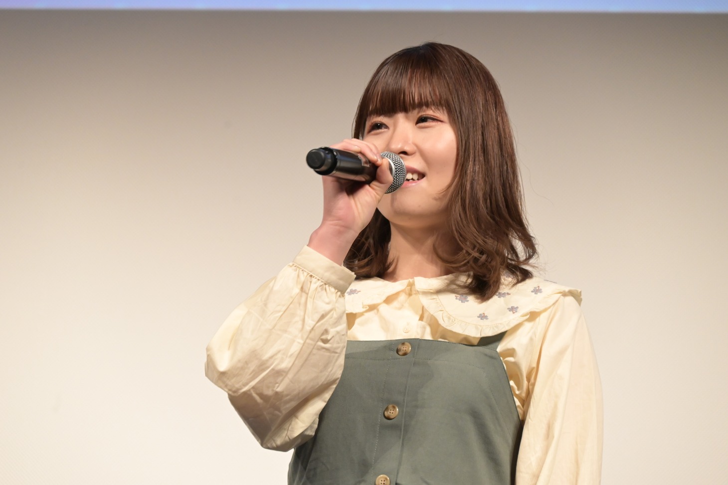 石見舞菜香