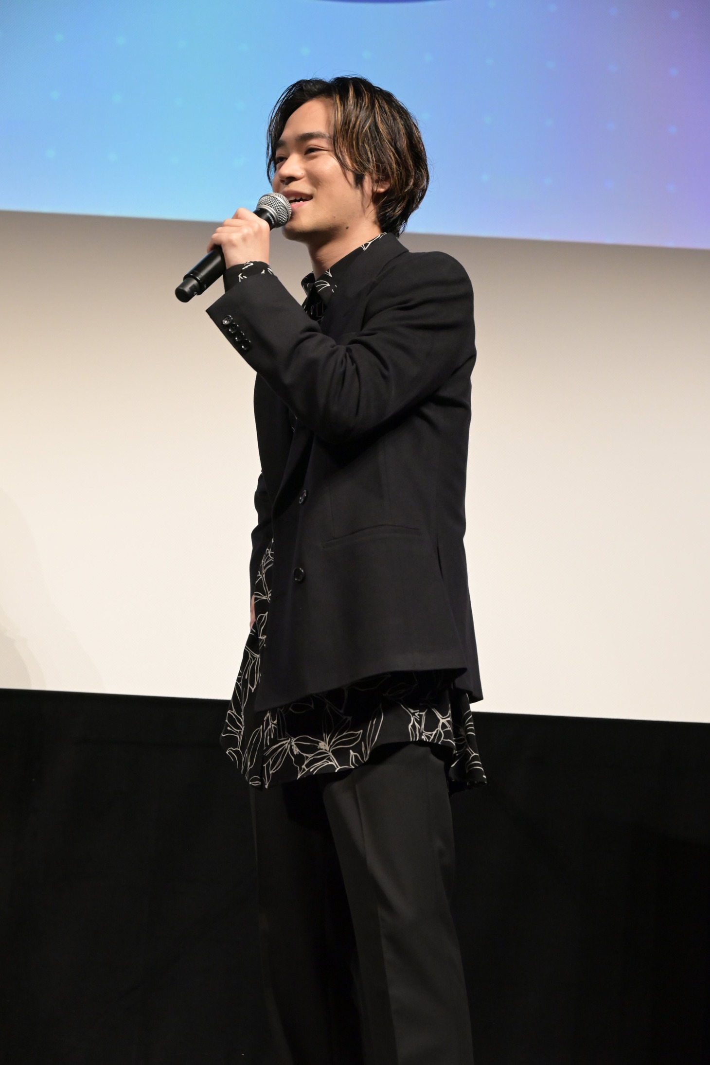 小野賢章
