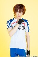 百成瑛扮する新開隼人。