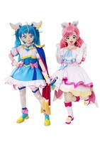 キャラクターショーやグリーティングに登場するキュアスカイ（左）、キュアプリズム（右）。