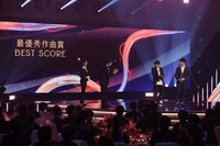 中央左から澤野弘之、KOHTA YAMAMOTO。