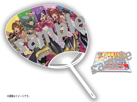 アイドルグループ・イルミナの「応援うちわ」と迷宮ホワイトカンパニーの「勧誘ティッシュ」。