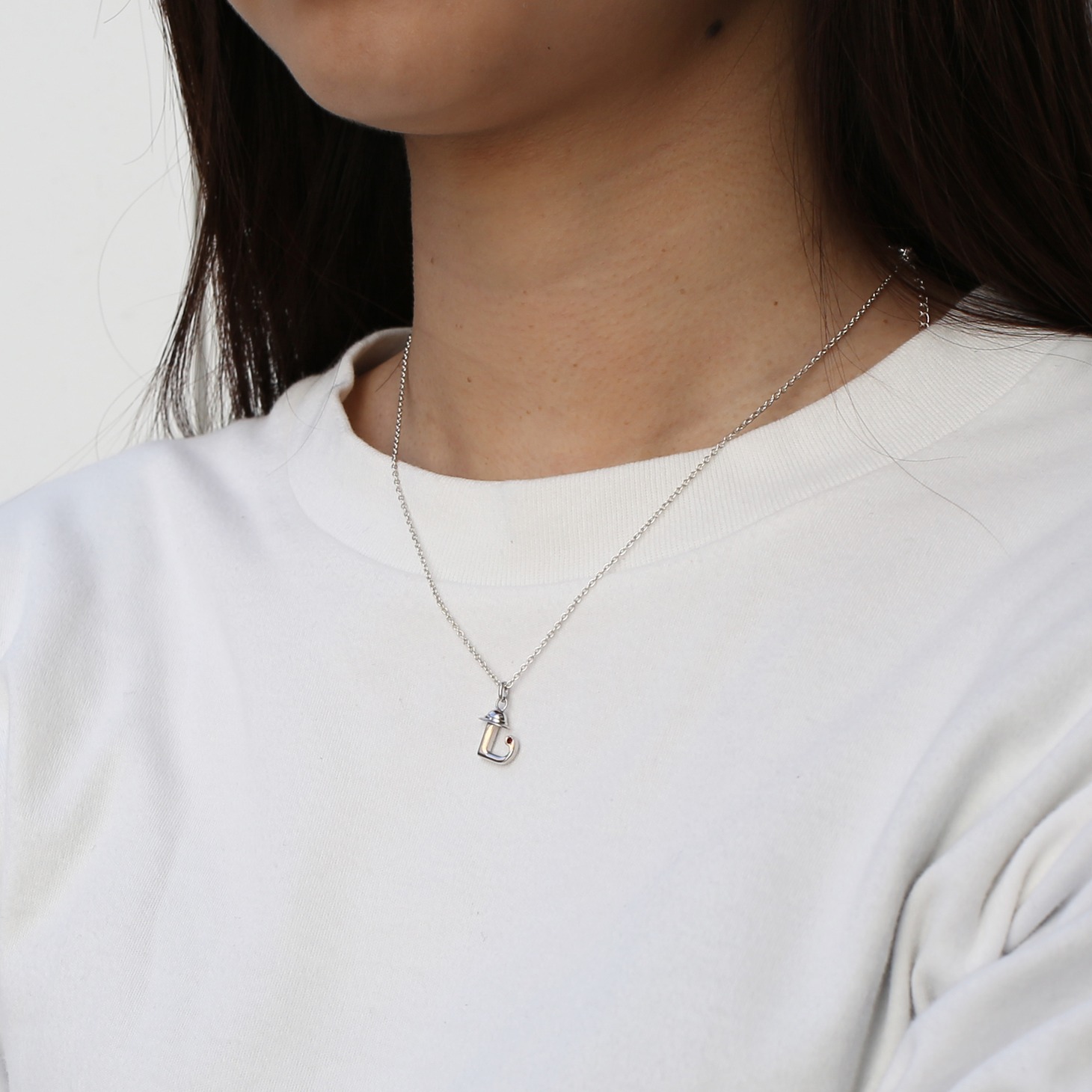 「イニシャルネックレス ルフィ」着用イメージ