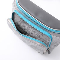 「ミリオンズ・ナイヴズ モデル ボディバッグ」