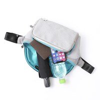 「ミリオンズ・ナイヴズ モデル ボディバッグ」の使用例。