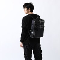 「ニコラス・D・ウルフウッドモデル バックパック」の着用例。