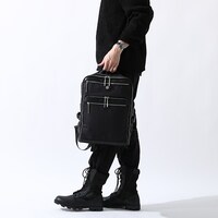 「ニコラス・D・ウルフウッドモデル バックパック」の着用例。