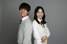 左から醍醐虎汰朗、関水渚。 (c)「シガテラ」製作委員会