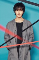 橋本涼扮する灰葉仁。