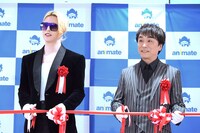 左からROLAND、関智一。