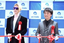 左からROLAND、関智一。