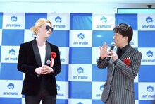 左からROLAND、関智一。