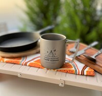 プレゼントで抽選10人に当たる、オリジナルロゴ入りチタンサーモマグ。