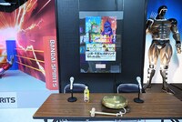 試合をイメージしたポスターやチケットの数々も展示されている。