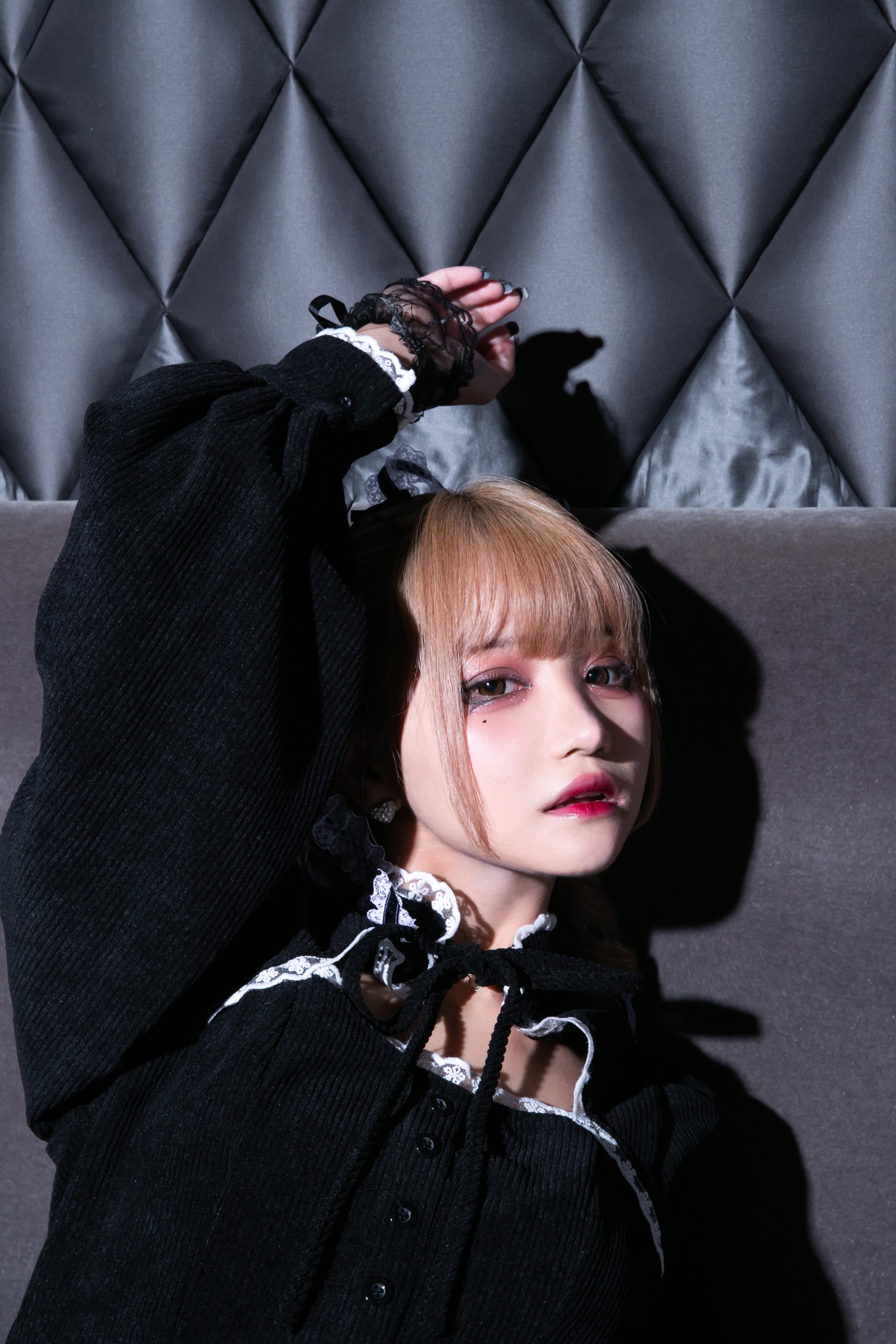sera。主に歌ってみた、踊ってみた、メイク動画を投稿し若者から人気を得ている。