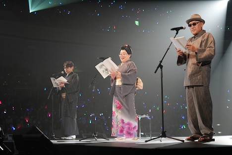 左から桂小太郎役の石田彰、お登勢役のくじら、長谷川泰三役の立木文彦。