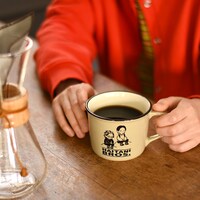 「ホーロー風マグカップ（灰谷兄弟）」