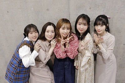 「“アニマス”トークステージ -2023年、アイドルマスターはアニメに本気！-」の出演者。左から佐藤亜美菜、照井春佳、山崎はるか、木戸衣吹、礒部花凜。