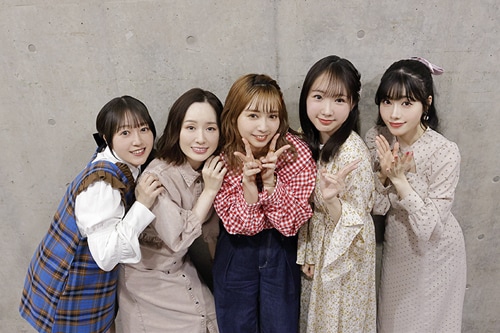 「“アニマス”トークステージ -2023年、アイドルマスターはアニメに本気！-」の出演者。左から佐藤亜美菜、照井春佳、山崎はるか、木戸衣吹、礒部花凜。