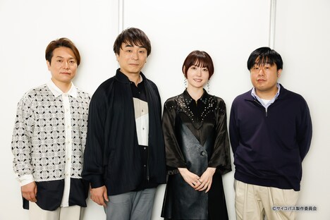 左から野島健児、関智一、花澤香菜、塩谷直義監督。