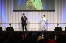 左から中村悠一、佳原萌枝。