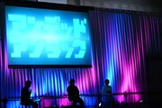 「アンデッドアンラック」ステージイベントの様子。