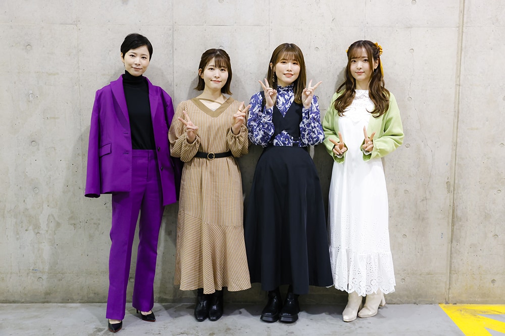 左から森なな子、石見舞菜香、長谷川育美、天城サリー