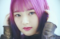 泉志帆の歌唱を担当する水上スイ。