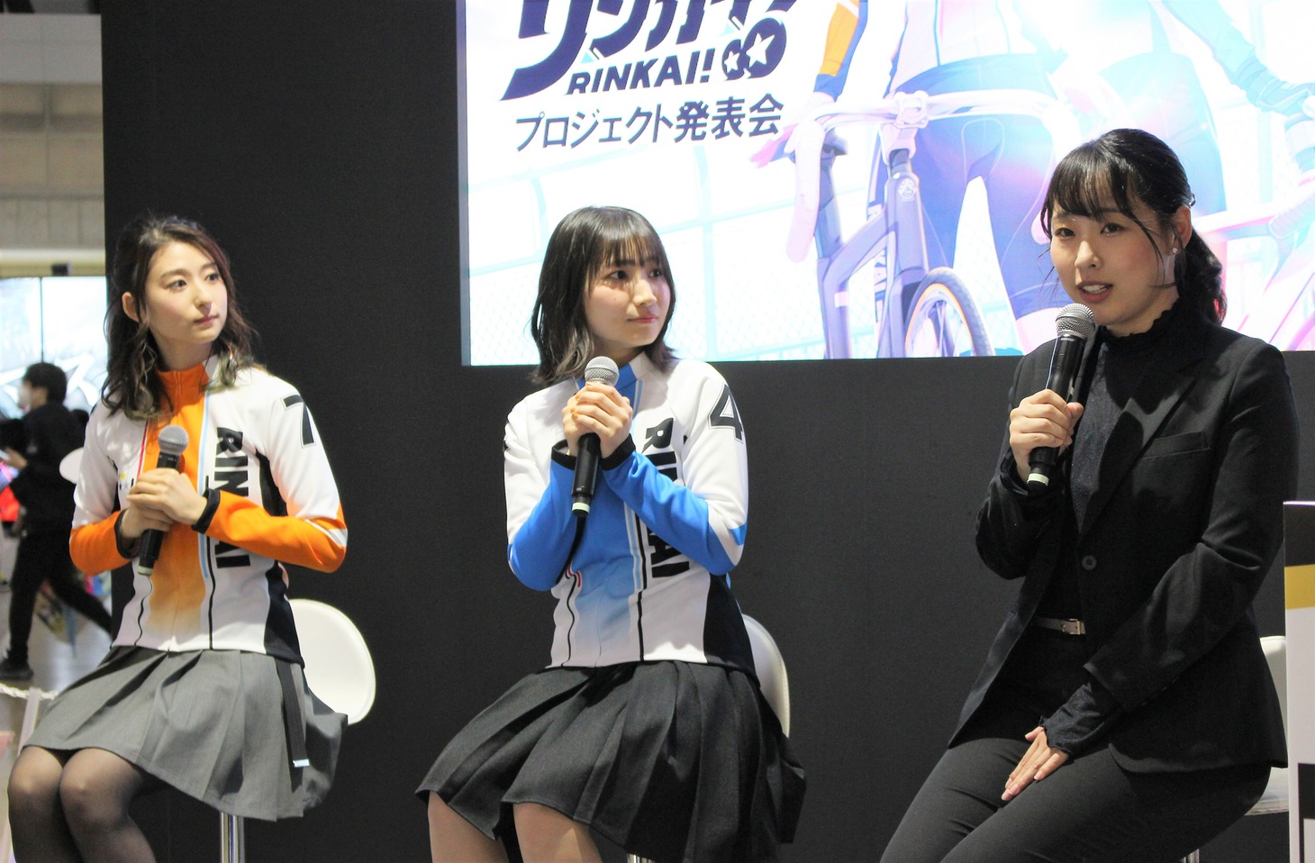 左から川村海乃、葵あずさ、高木真備。