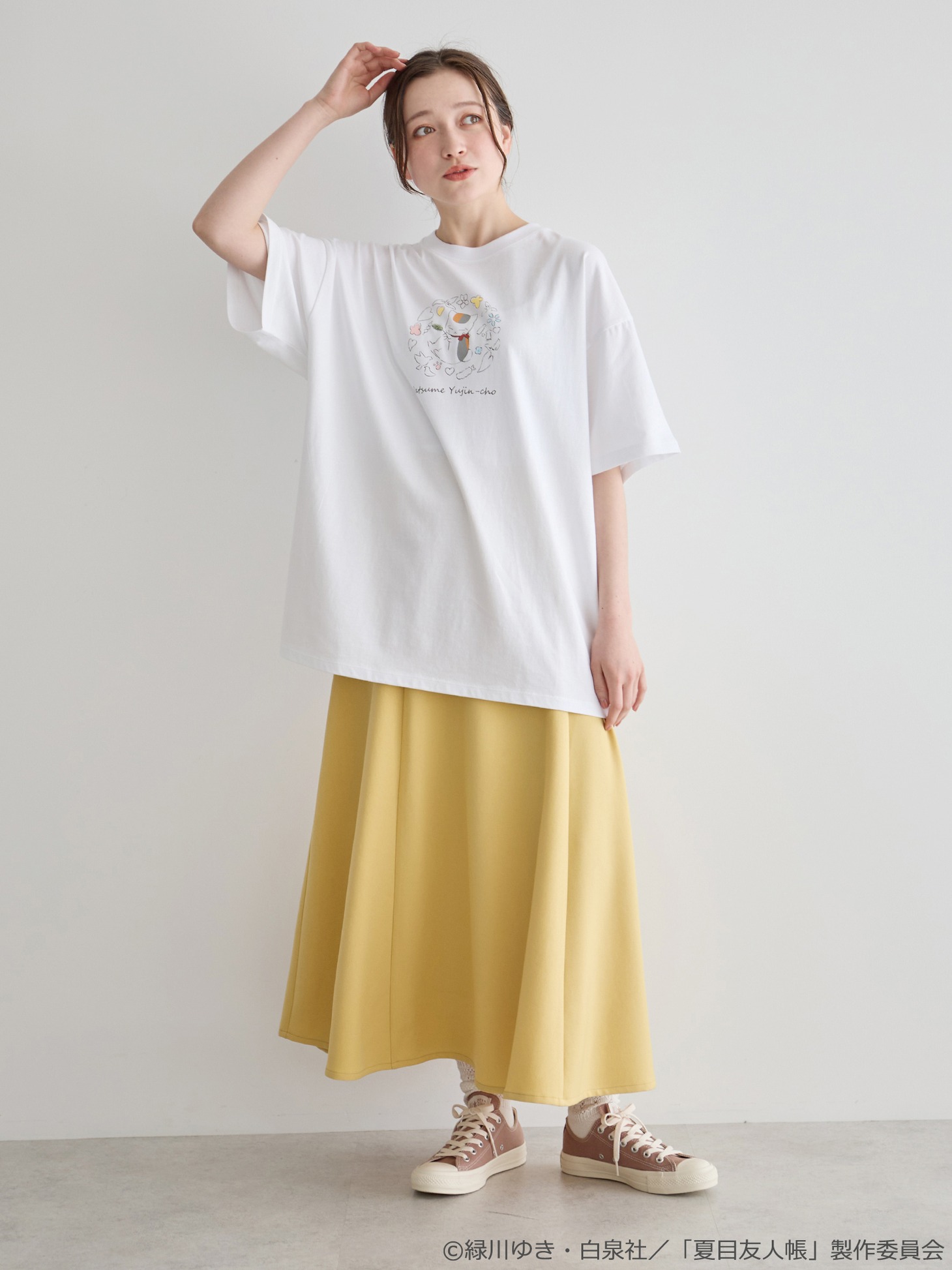「夏目友人帳 ニャンコ先生ビッグTシャツ」着用イメージ。