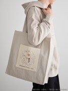 「夏目友人帳ニャンコ先生トートバッグ」使用イメージ。