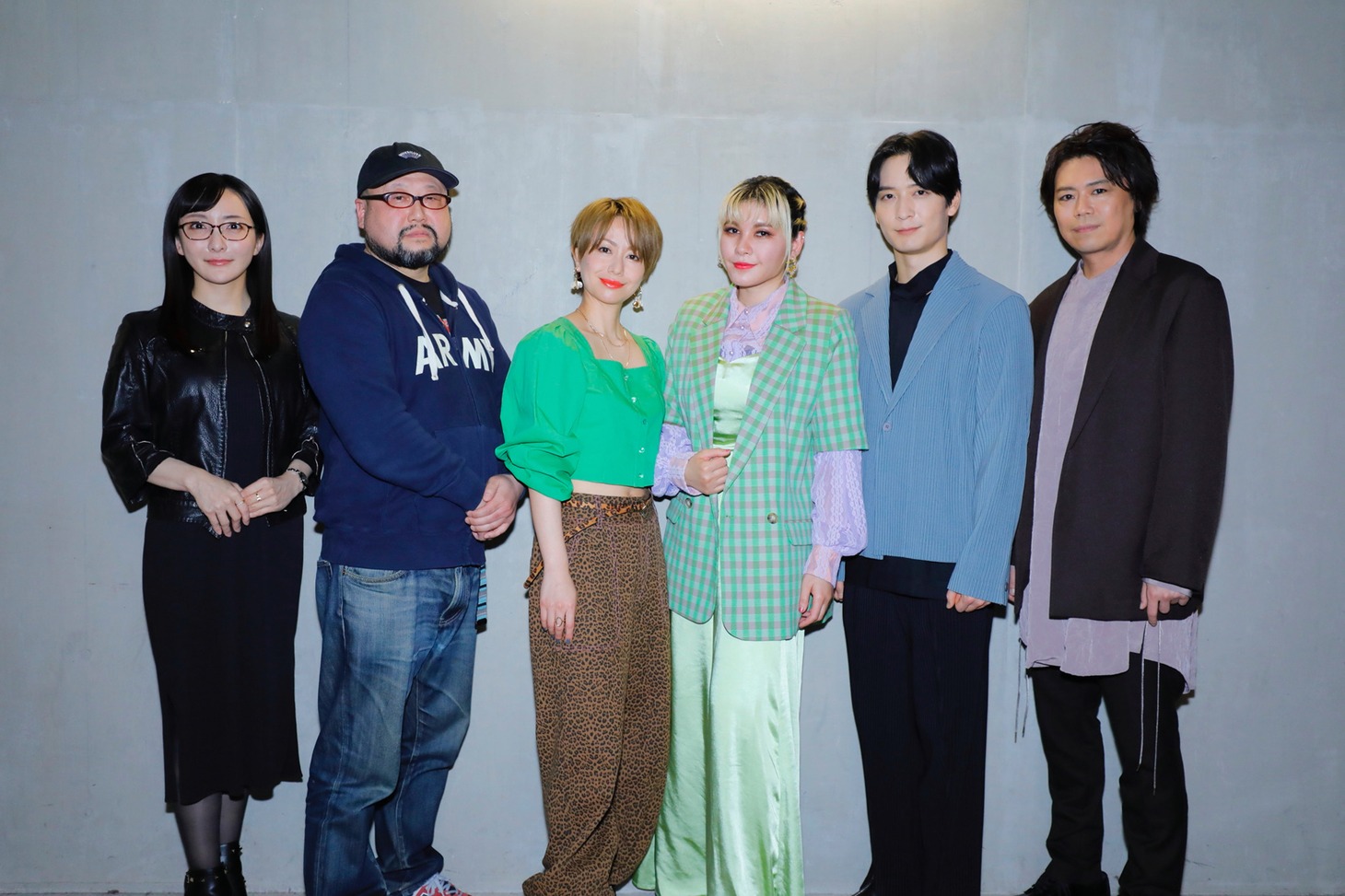 「ジョジョの奇妙な冒険 ストーンオーシャン」最終話放送直前上映イベントの様子。左からМCを務めた松澤千晶、鈴木健一総監督、田村睦心、ファイルーズあい、梅原裕一郎、浪川大輔。