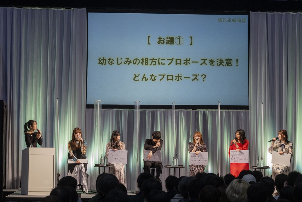 左から加隈亜衣、島袋美由利、佐藤元、鬼頭明里、上田瞳、小松未可子。