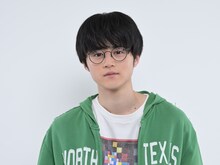 鈴鹿央士扮する柏木心。